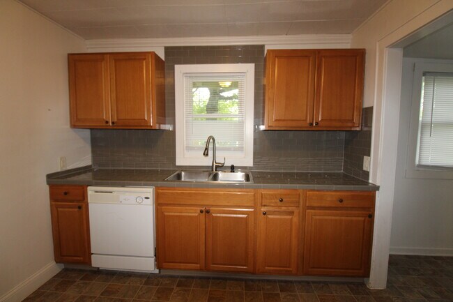 Building Photo - 2632 S 38th St