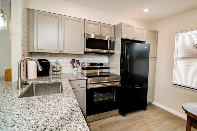Foto del edificio - 13822 Mission Oaks Blvd