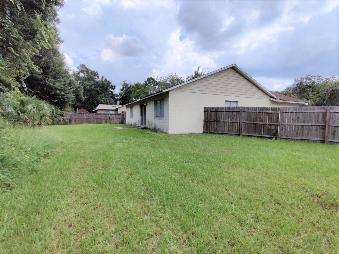 Building Photo - Charming 3/2 in Apopka!!!