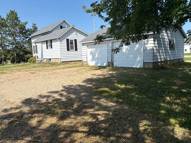 Building Photo - 760 E Fairview Dr