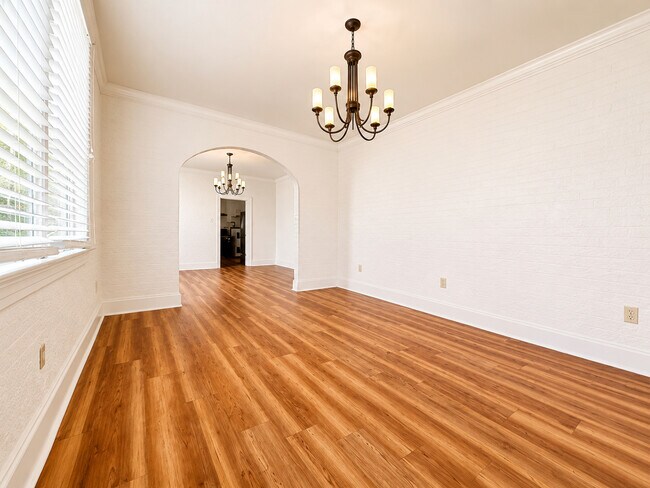 Building Photo - 3535 Louisiana Ave Pkwy