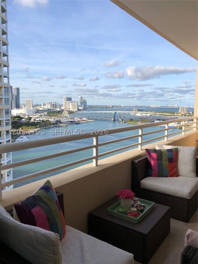 Foto del edificio - 808 Brickell Key Dr