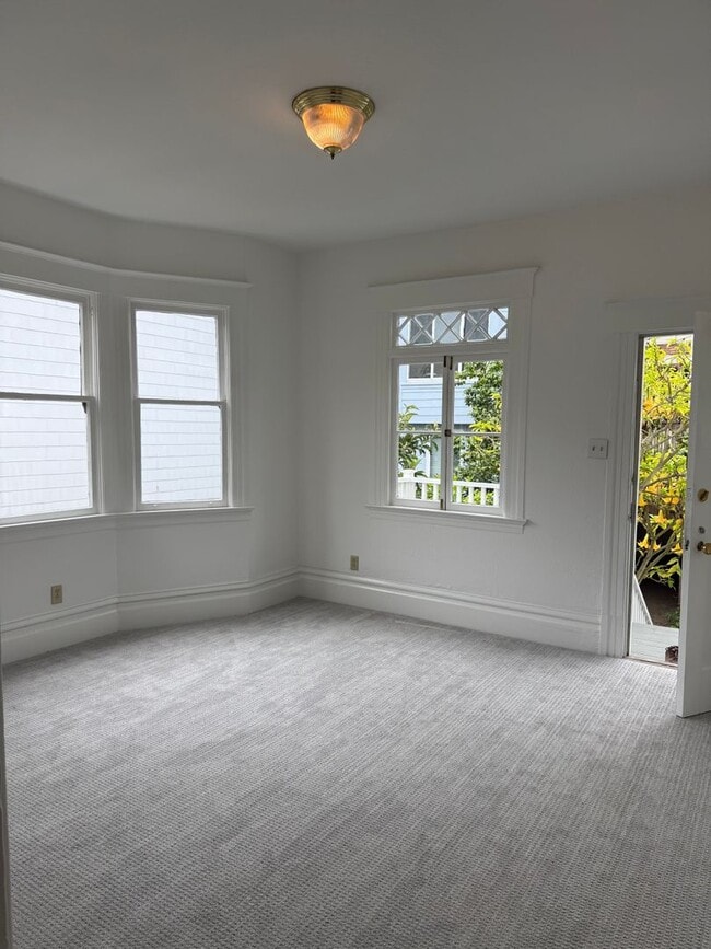 Building Photo - 462 21st Ave