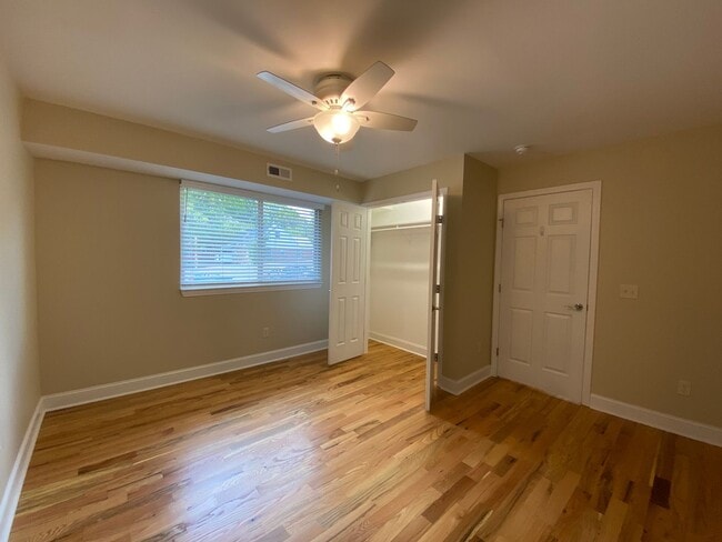 Building Photo - One bedroom one bathroom apartment off of West Union - Downtown Morganton