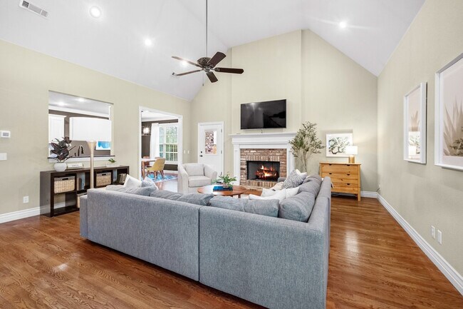 Foto del edificio - 2351 N Hosta Dr