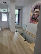 Building Photo - 5136 Av Papineau