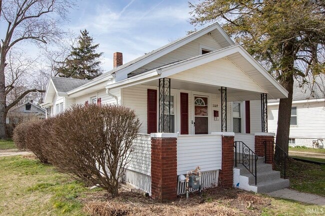Building Photo - 1109 Canton St