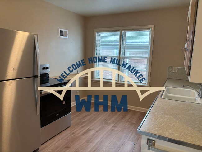 Building Photo - PRICE DROP! Charming 2 Bedroom Upper in Wh...