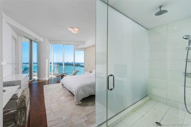 Master Bedroom Shower - 2020 N Bayshore Dr