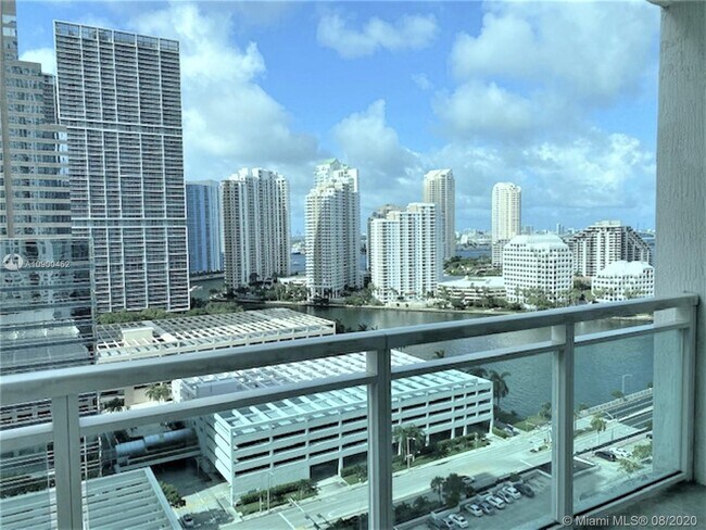 Foto del edificio - 950 Brickell Bay Dr