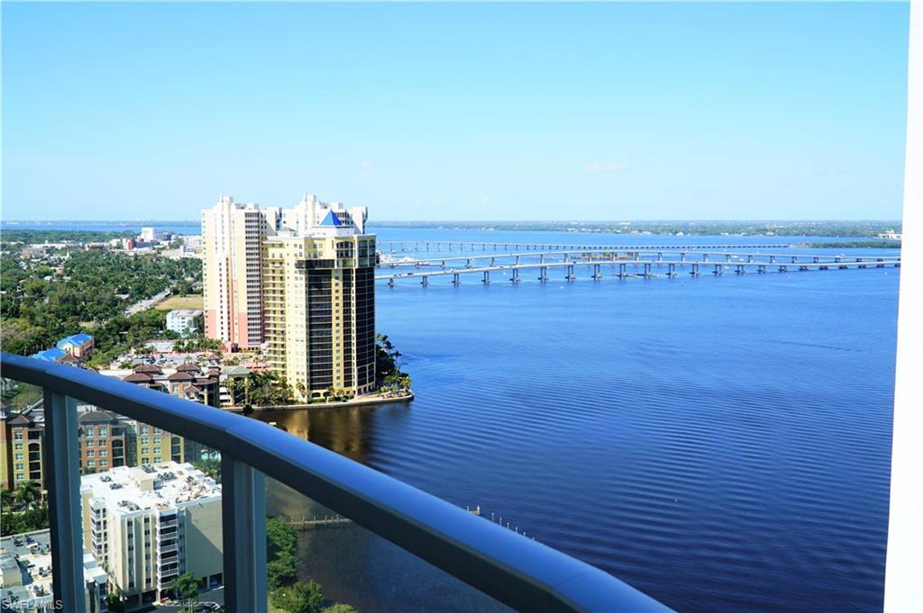 Foto principal - 3000 Oasis Grand Blvd