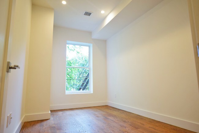 Building Photo - 935 Lafayette Ave