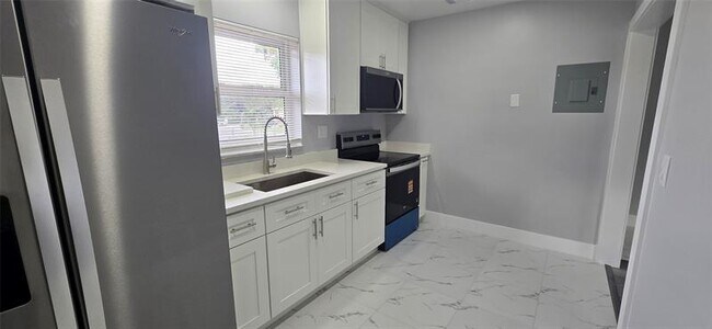 Building Photo - 8606 NW 35th St