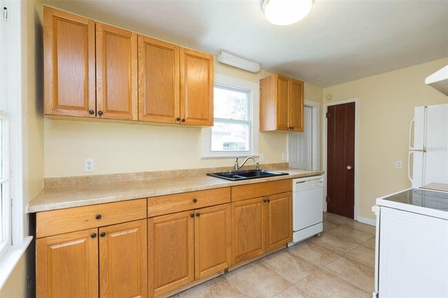 Building Photo - 1809 E Henry Ave