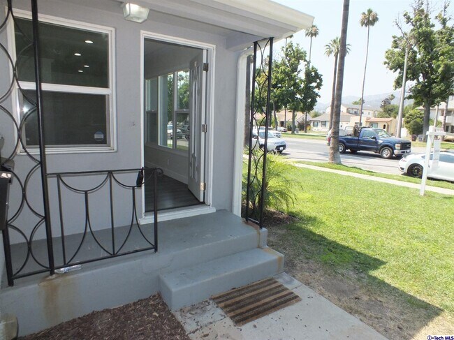 Foto del edificio - 716 W Glenoaks Blvd