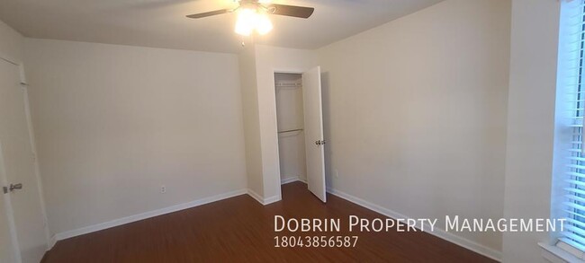 Building Photo - Renovated 5BD: Open floor plan - BLOCKS FR...