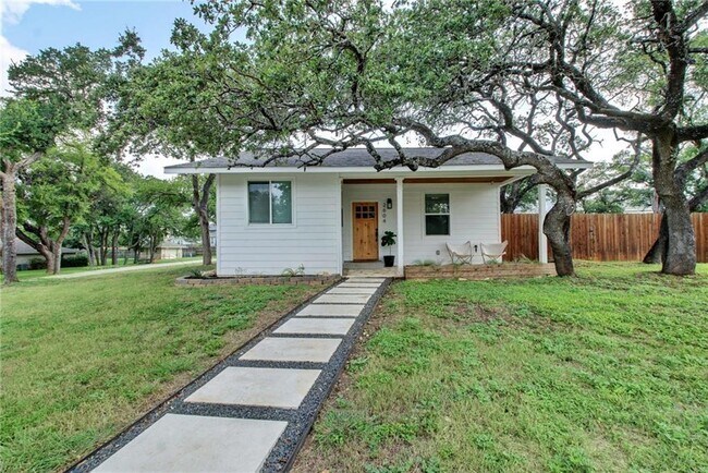 Foto del edificio - 2604 N Shields Dr