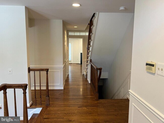 Building Photo - 5723 Brewer House Cir