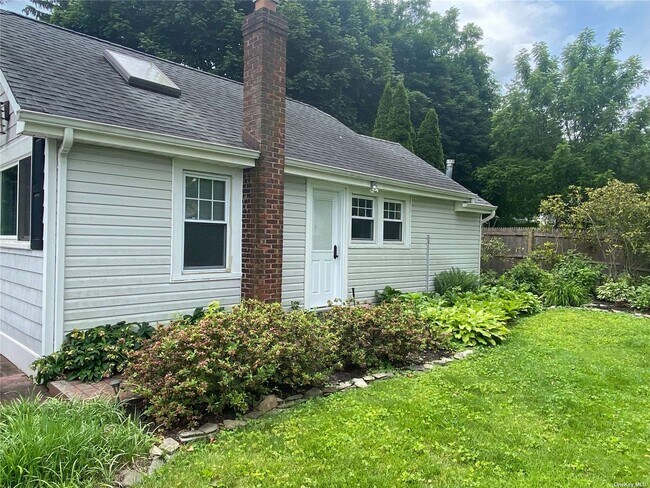 Building Photo - 41 Centershore Rd