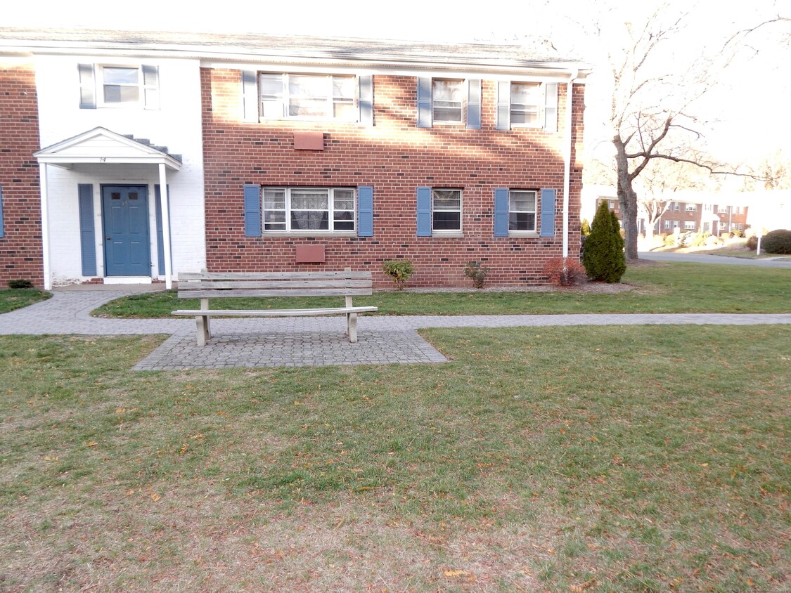 Primary Photo - 14 Colonial Dr