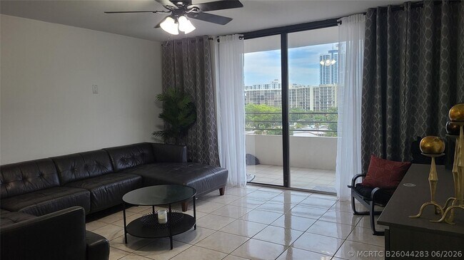 Foto del edificio - 2500 Parkview Dr