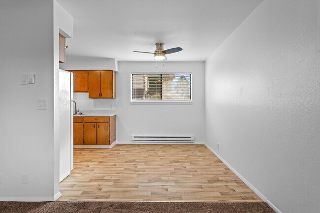 Foto del edificio - Large Luxurious home complete with Washer and Dryer! Large Patio area.