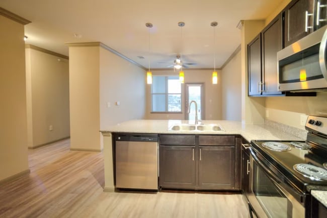 Building Photo - 6520 Jamail Dr