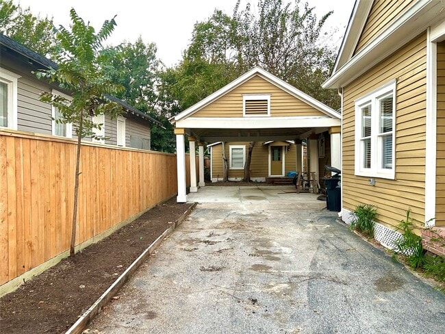 Building Photo - 209 Walton St