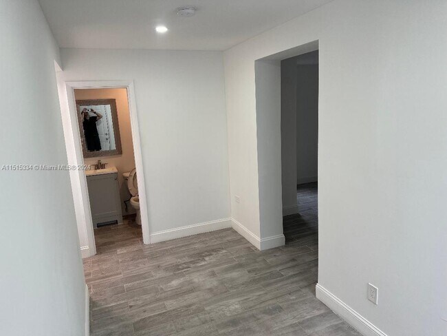 Foto del edificio - 1736 SW 9th St
