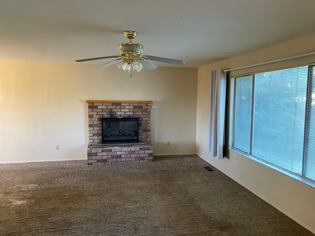 Foto del edificio - 2565 Everett Dr