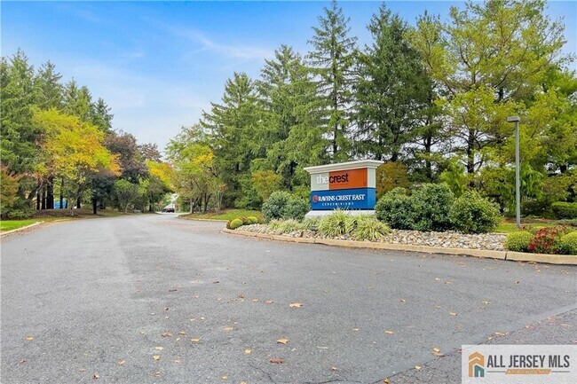 Foto del edificio - 2415 Ravens Crest Dr