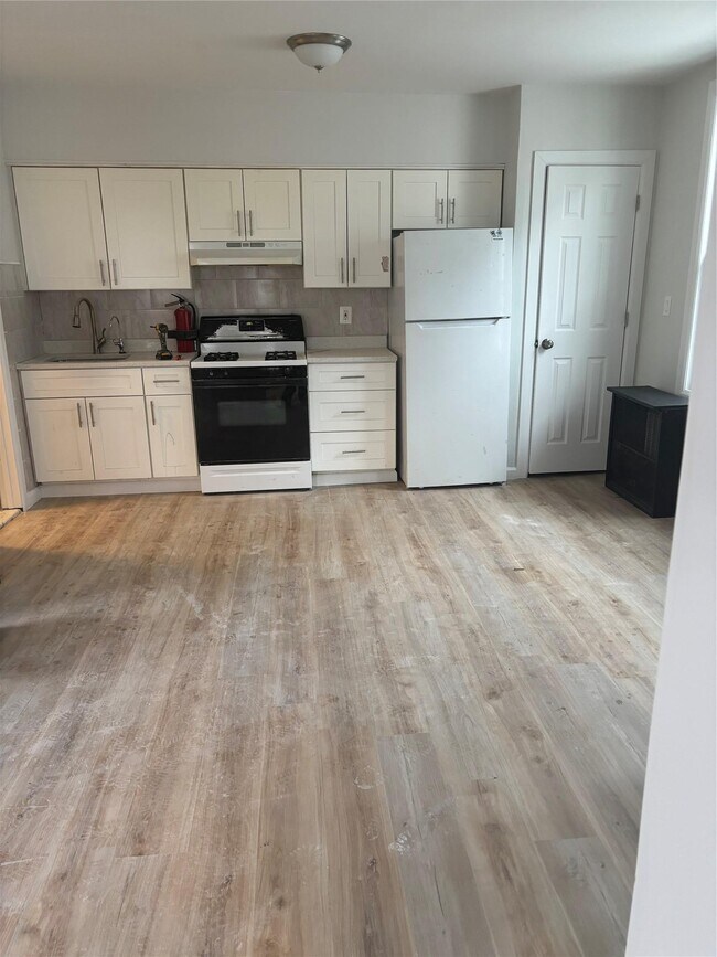 Foto del edificio - 1031 E 241st St