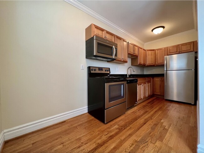 Breakfast Table Area - 4245 West Pine Ave