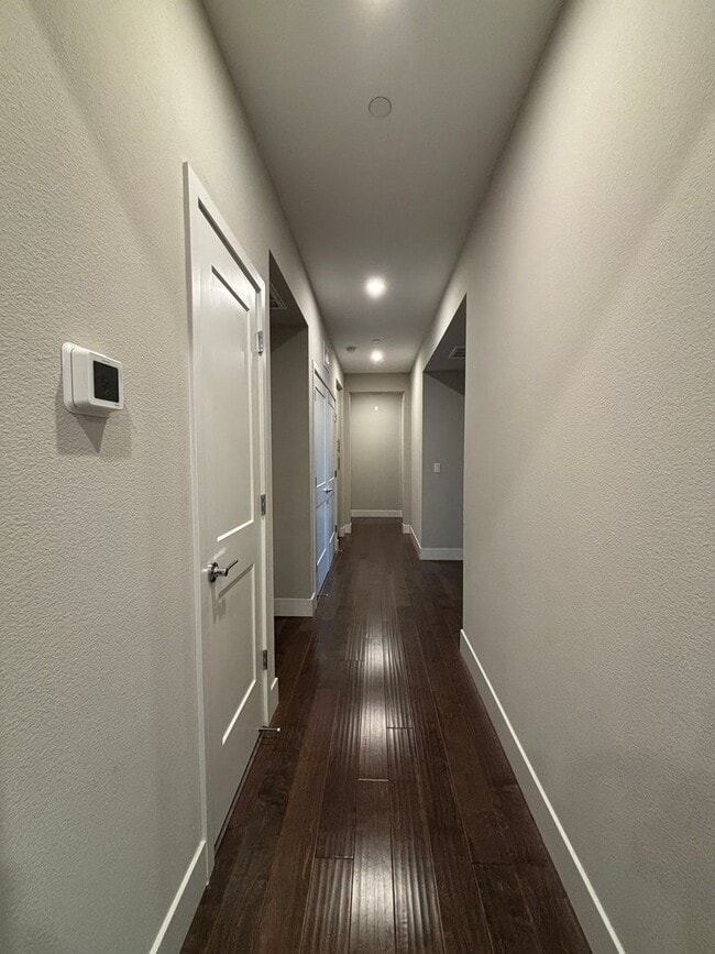 Building Photo - Modern 3-Bedroom Condo with Premium Amenities - Available Now!