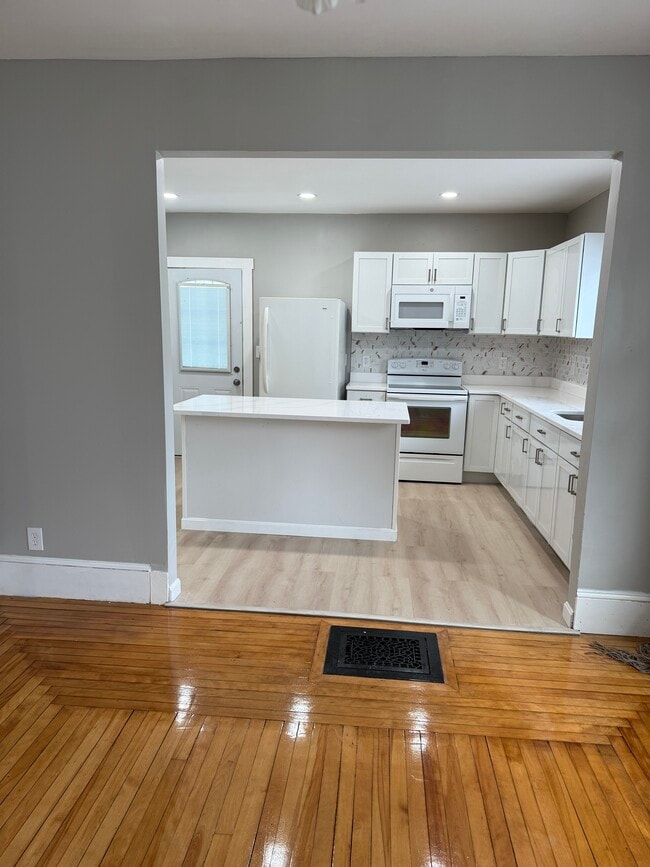 Kitchen - 9 Marlboro Rd