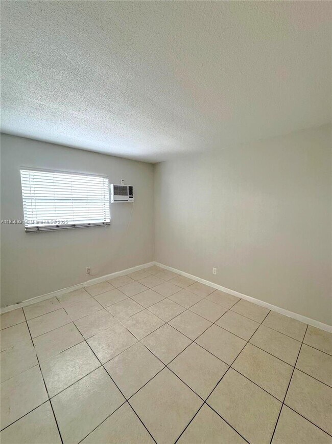 Foto del edificio - 325 NW 15th St