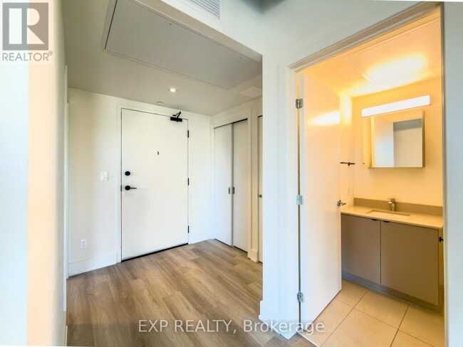 Photo du bâtiment - 770 Somerset St W