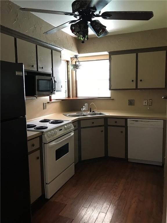 Foto del edificio - 3133 Laguna Shores Rd