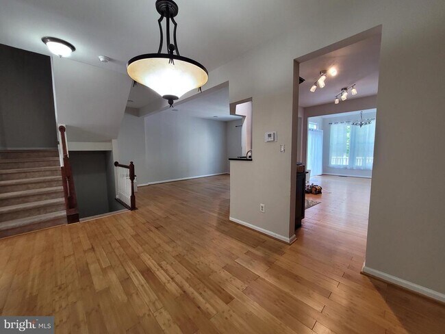 Building Photo - 10 Bridle Ct