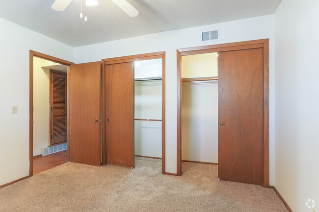 1BR, 2BA - 520SF - 5006-08 California St