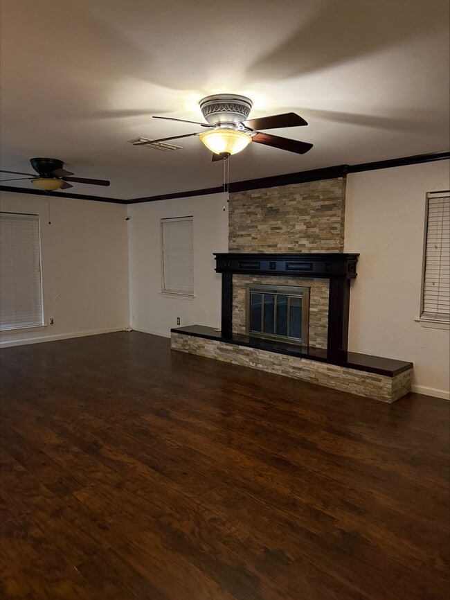 living room - fire place - 1333 Carriage Dr