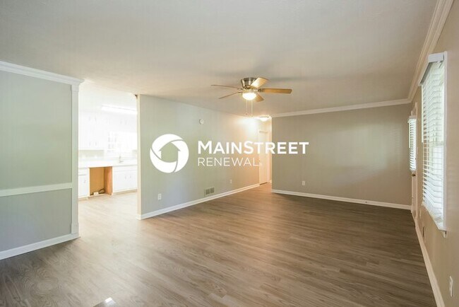 Foto del edificio - 3 Bedroom Pet-Friendly Home in Duluth, GA with Main Street Renewal