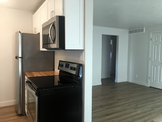 Foto del edificio - 549 Stringham Ave