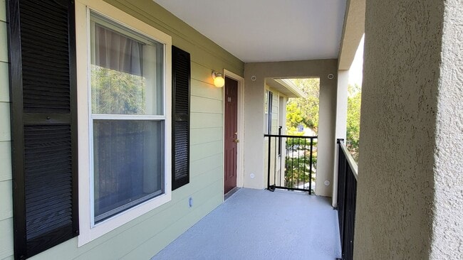 Building Photo - FOR RENT 1 bed 1 bath upper floor with bal...