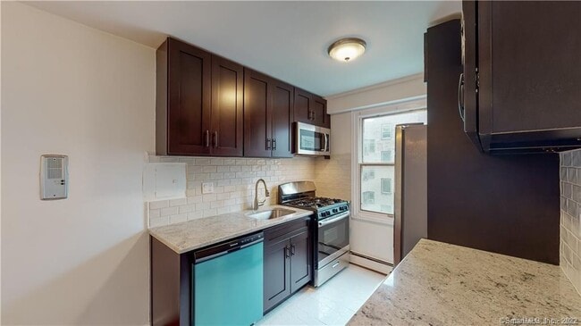 Foto del edificio - 30 Glenbrook Rd