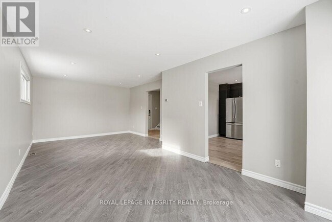 Building Photo - 2039 St. Laurent Blvd