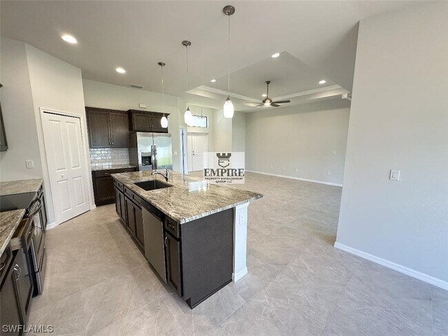 Foto del edificio - 613 NW 37th Pl