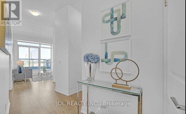 Photo du bâtiment - 8130-8130 Birchmount Rd