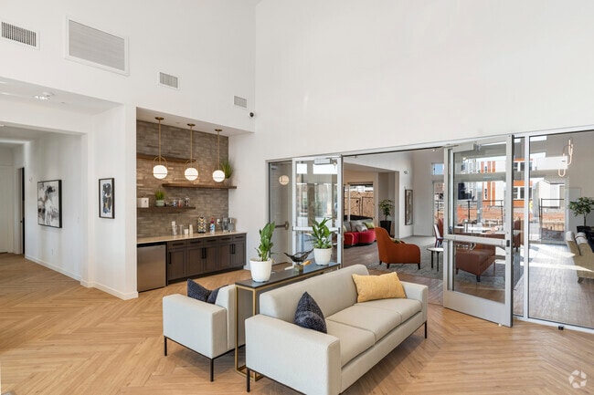 Interior Photo - Stonebrook 1