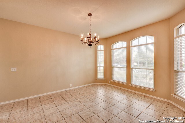 Foto del edificio - 5 Bedroom/3 Bath Village at Encino Park Su...